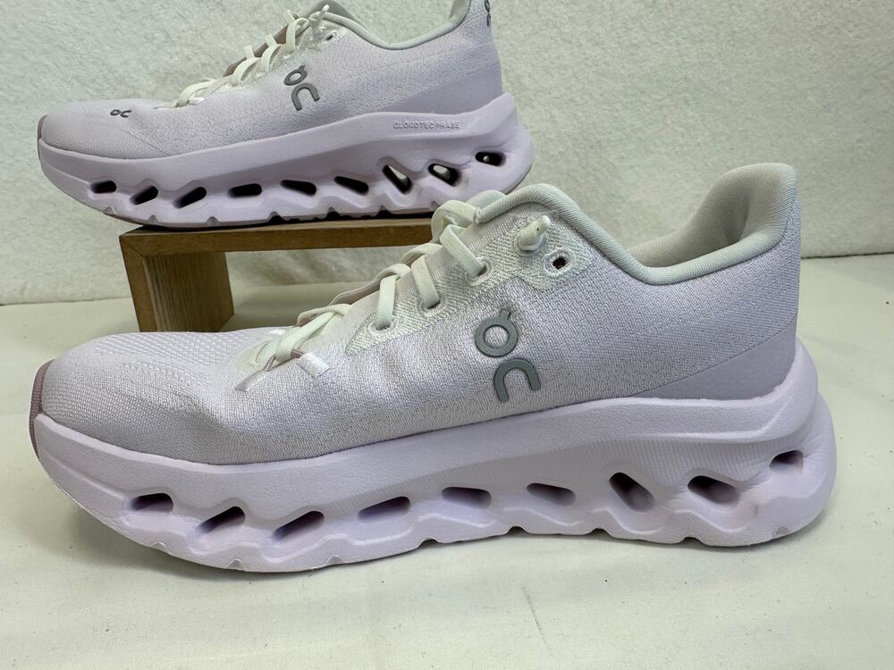 ON Cloudtilt sneakers Ivory/Orchid Women's SZ 6 NWOT Athleisure